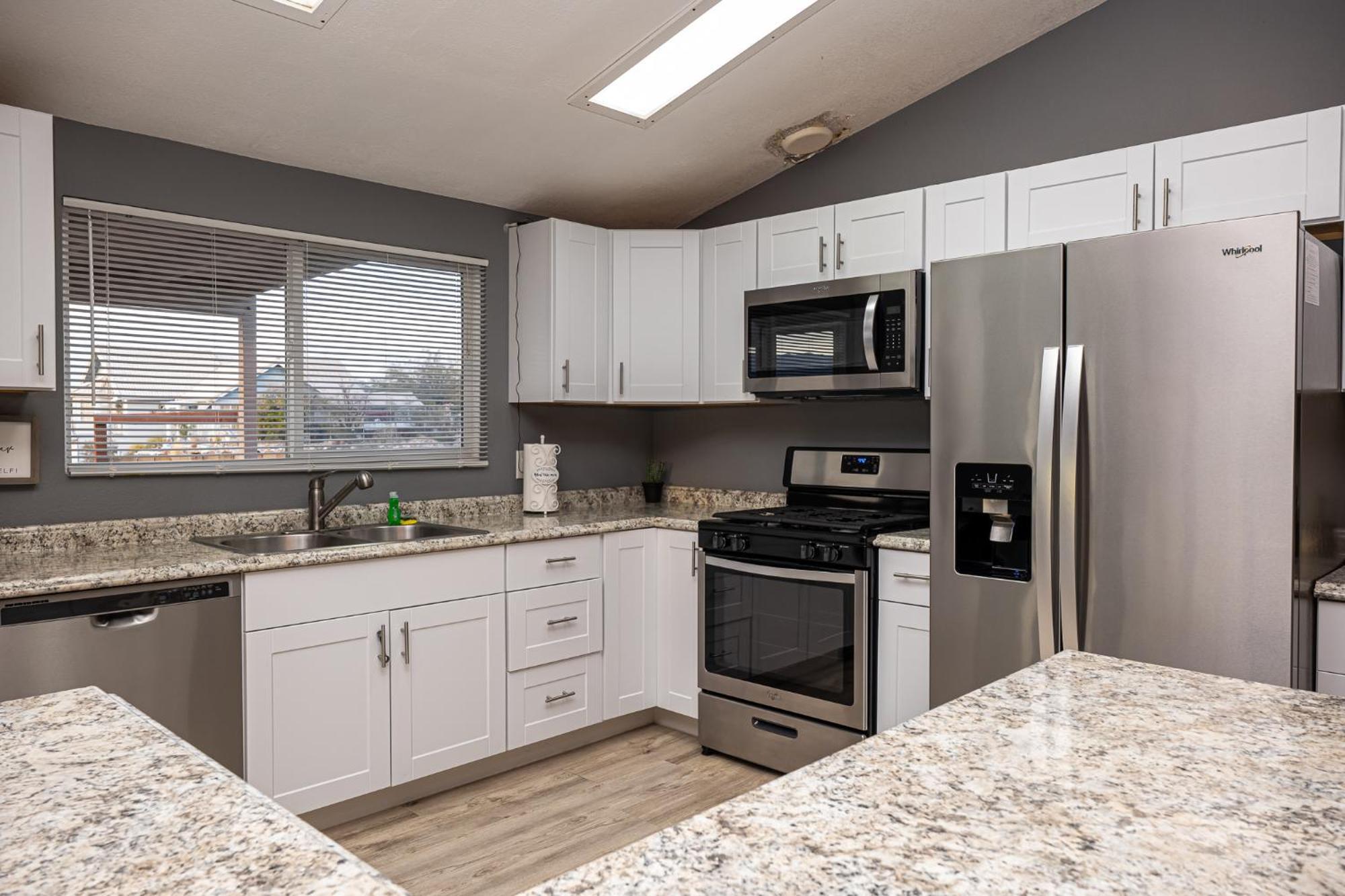 Magnificent & Tranquil Home, Mountain Views , 8 Mins To Casinos & River, Fire Pit, Bbq Bullhead City Exterior foto